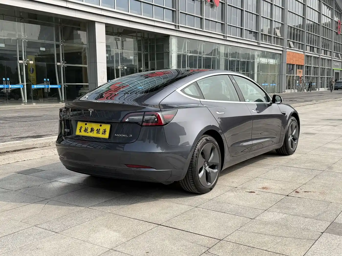 TESLA MODEL 3