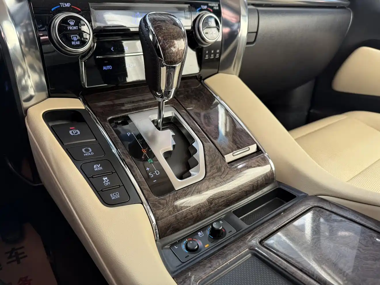 Toyota Alphard 2021 Hybrid 2.5L Premium фото 13