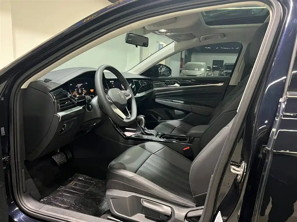 Volkswagen Passat 2024 280TSI Business Edition фото 8