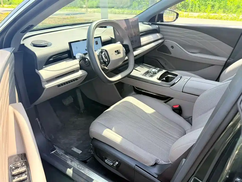 Geely Galaxy Galaxy Xingyao 8 2025 130km EM-i Premium Edition фото 4