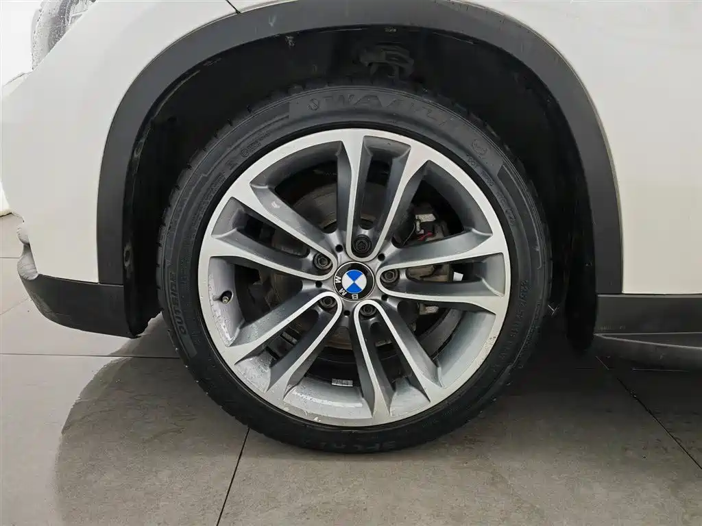 BMW X1 2013 sDrive18i Sport Design Package фото 17