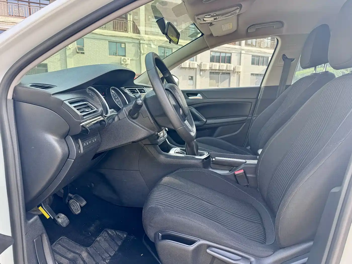 Peugeot 408 2014 1.8L Manual Leading Edition фото 5