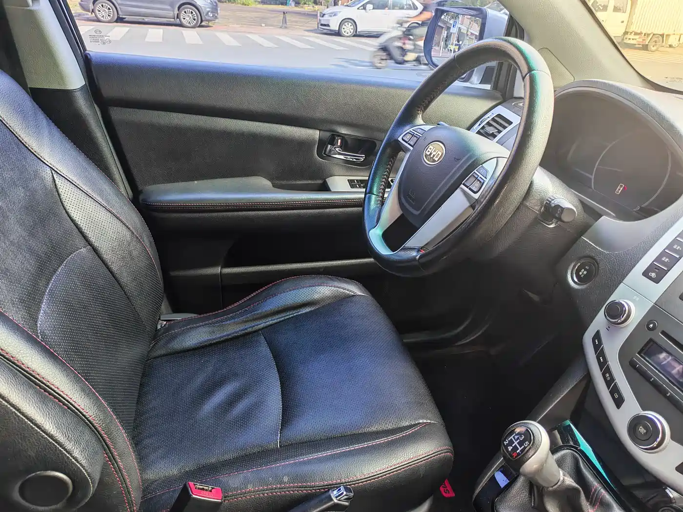 BYD S6 2014 Model 2.0L Manual Luxury 7-Seater фото 12