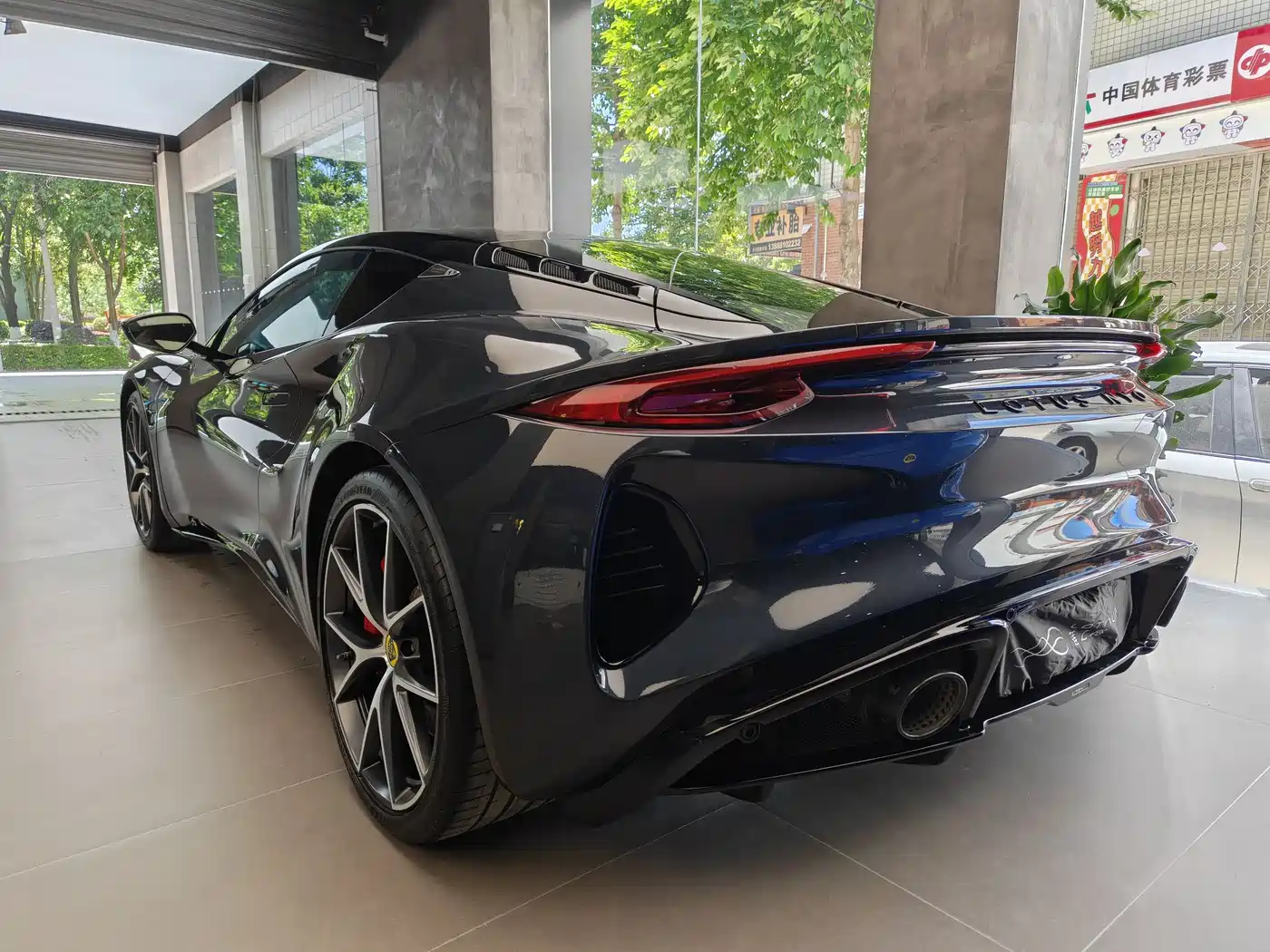 Lotus Cars EMIRA 2021 2.0T DCT First Edition фото 4