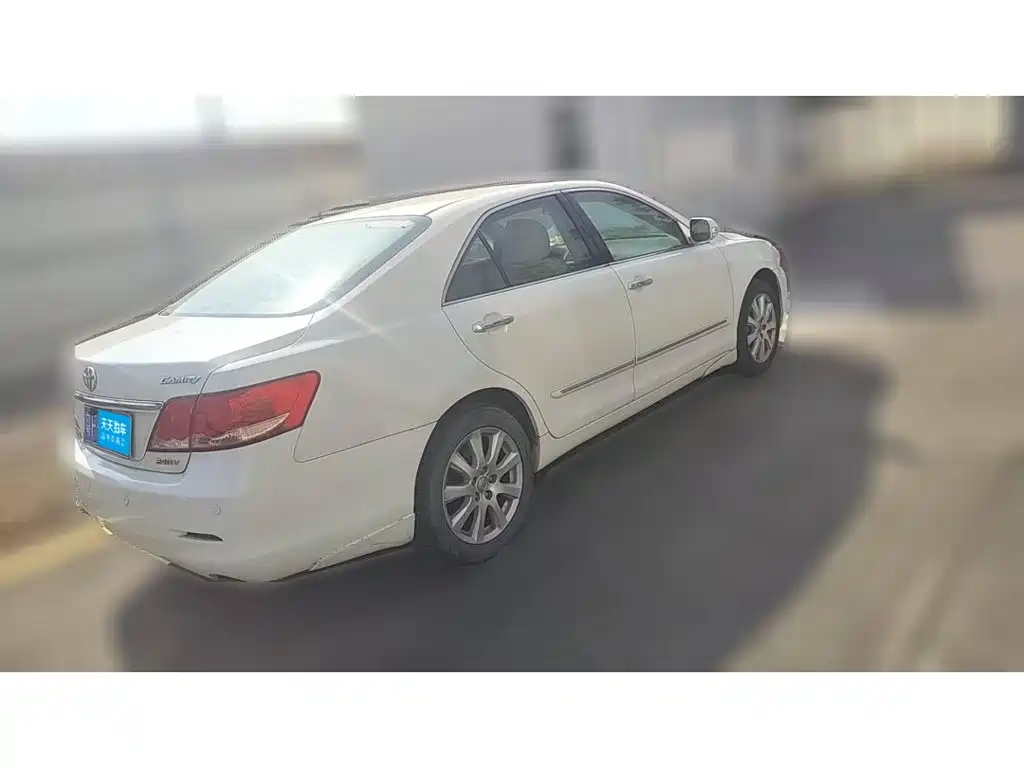 Фото 2 - Toyota Camry