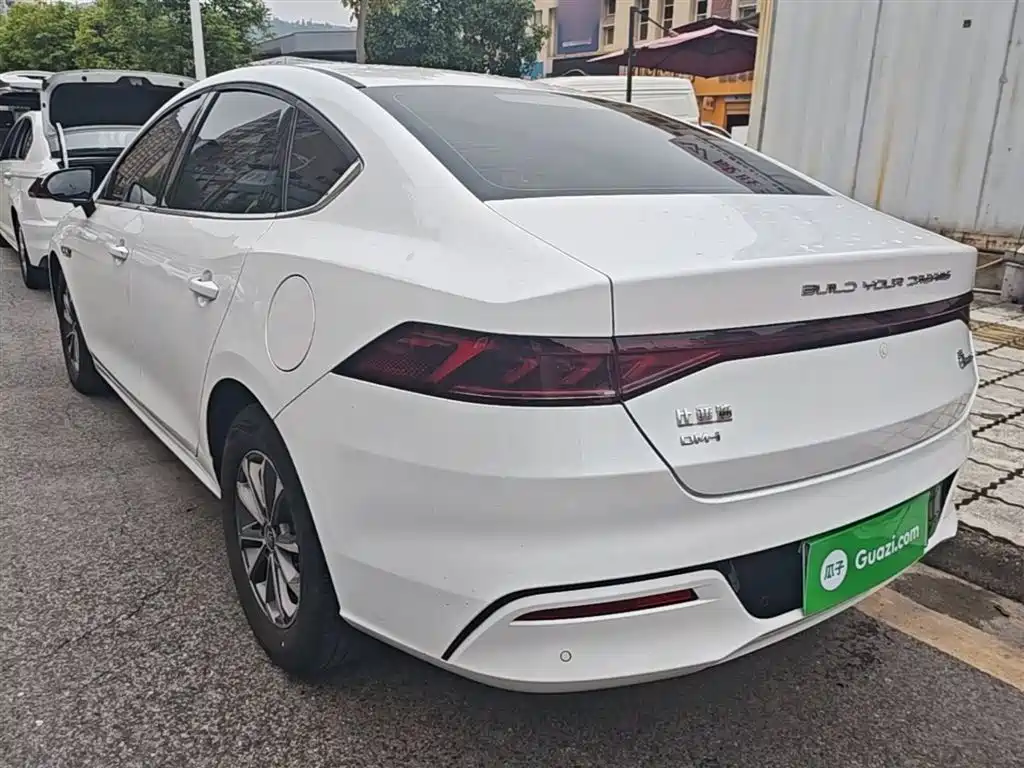 BYD Qin PLUS 2024 Glory Edition DM-i 55KM Leading фото 5
