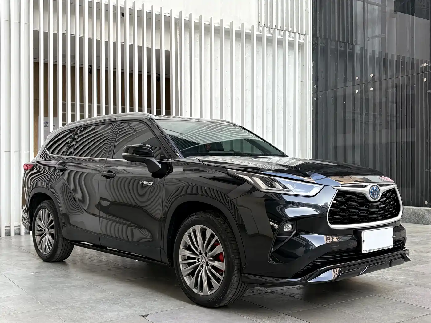 Toyota Highlander 2023 2.5L Smart Hybrid Dual Engine AWD Premium 7-Seater фото 3