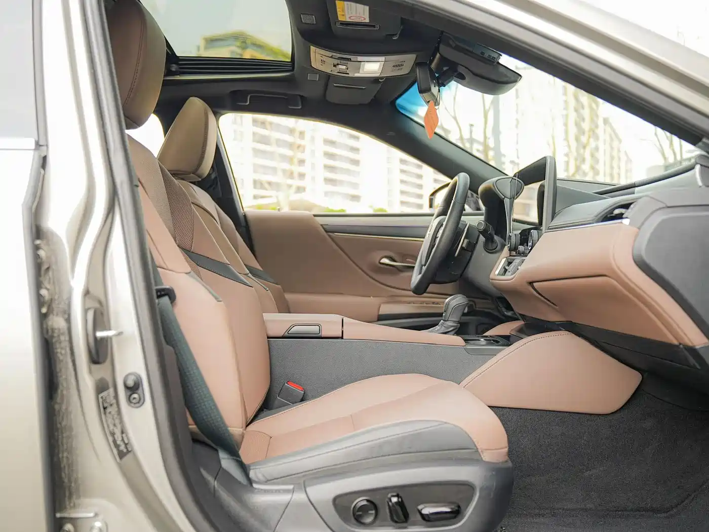 Lexus ES 2025 300h Ultimate Edition фото 13