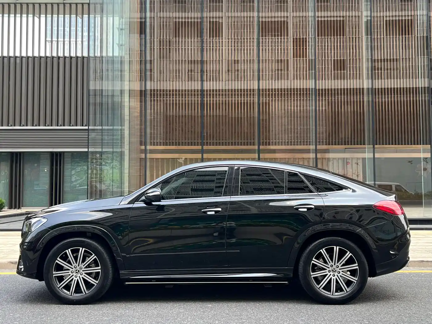 Mercedes-Benz GLE Coupe 2024 GLE 350 4MATIC Coupe SUV Luxury фото 4
