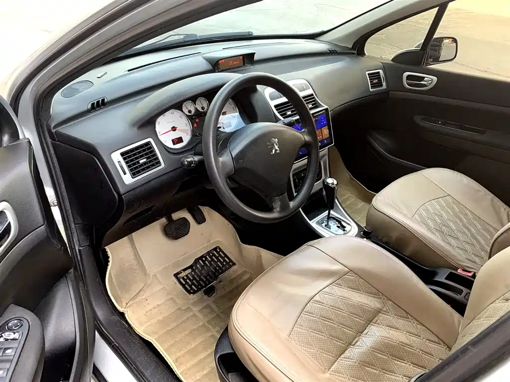 Peugeot 307 2010 Model Sedan 1.6L Automatic Comfort Edition фото 5