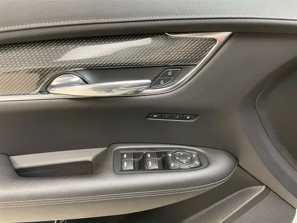 CADILLAC XT5