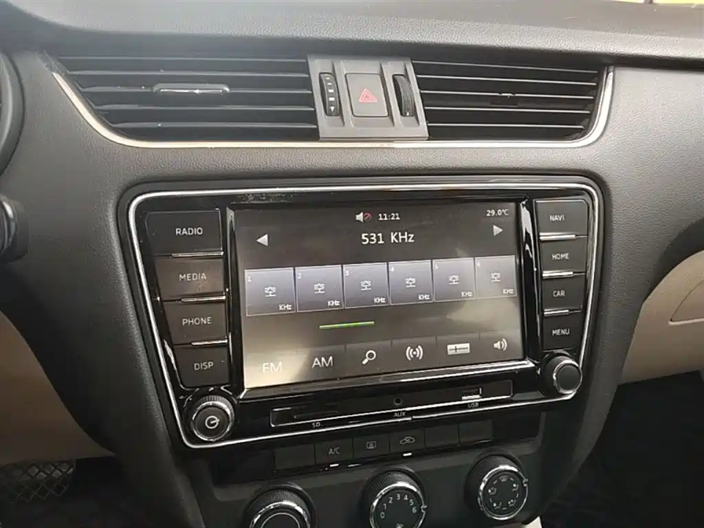 Škoda Octavia 2015 1.6L Automatic逸杰版 фото 13
