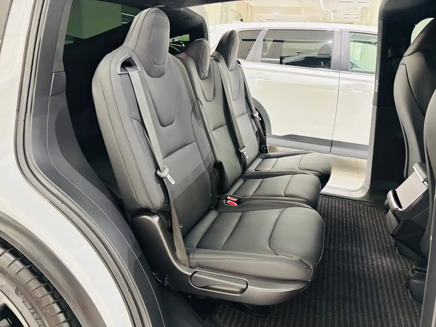 Tesla Model X 2023 Dual Motor All-Wheel Drive Edition фото 18