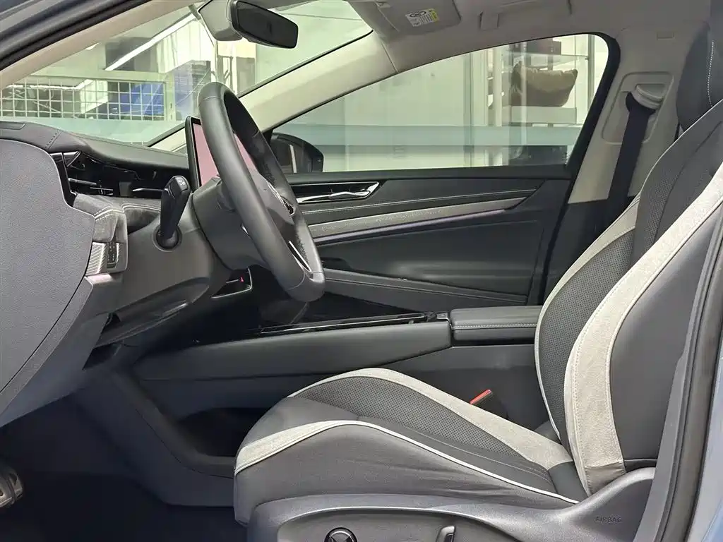 VOLKSWAGEN ID.7 VIZZION