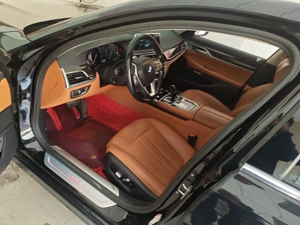 BMW 7 Series 2016 730Li Leading фото 4