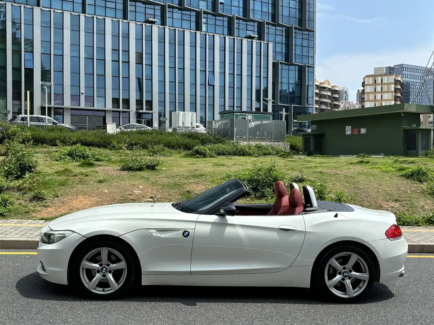 BMW Z4 2012 sDrive20i Leading фото 20