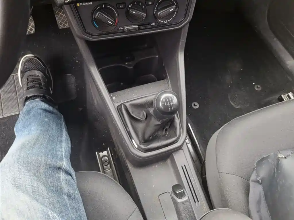 Volkswagen Jetta 2019 Dream Edition 1.4L Manual Fashion фото 10