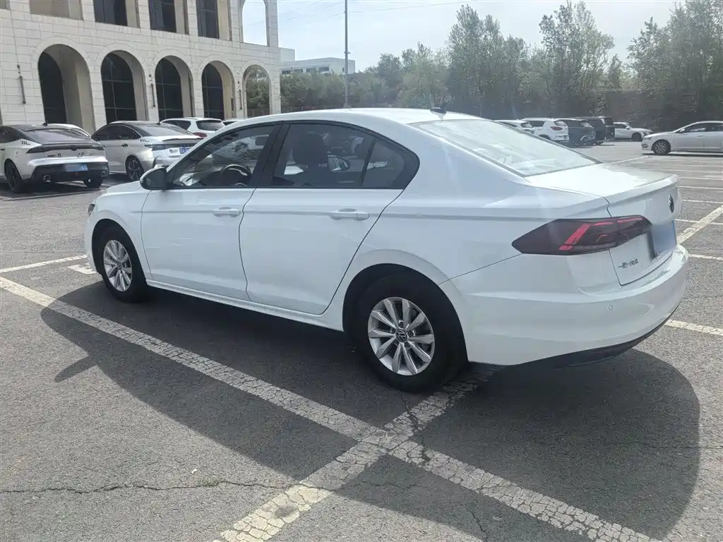 VOLKSWAGEN BORA