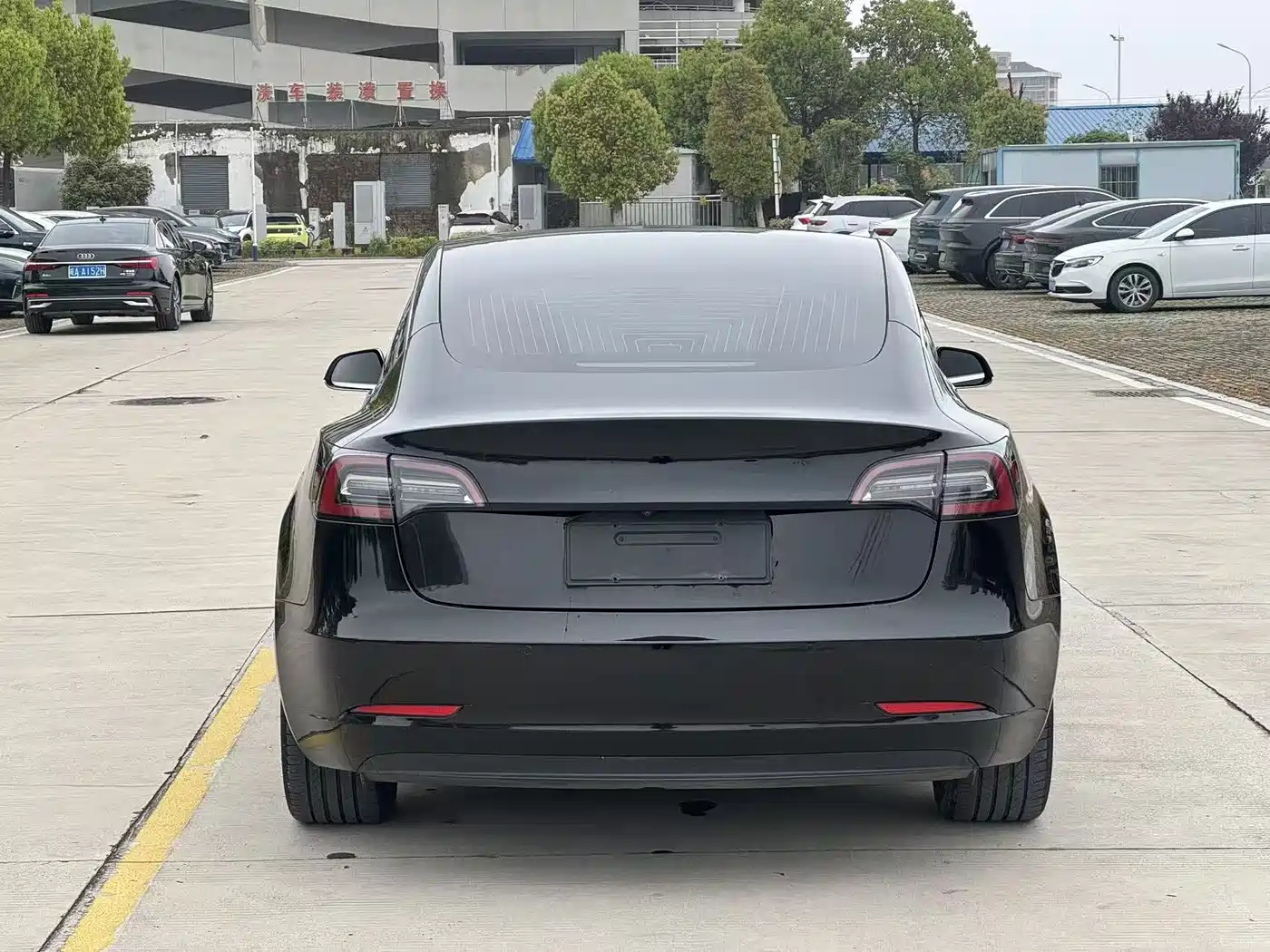 TESLA MODEL 3