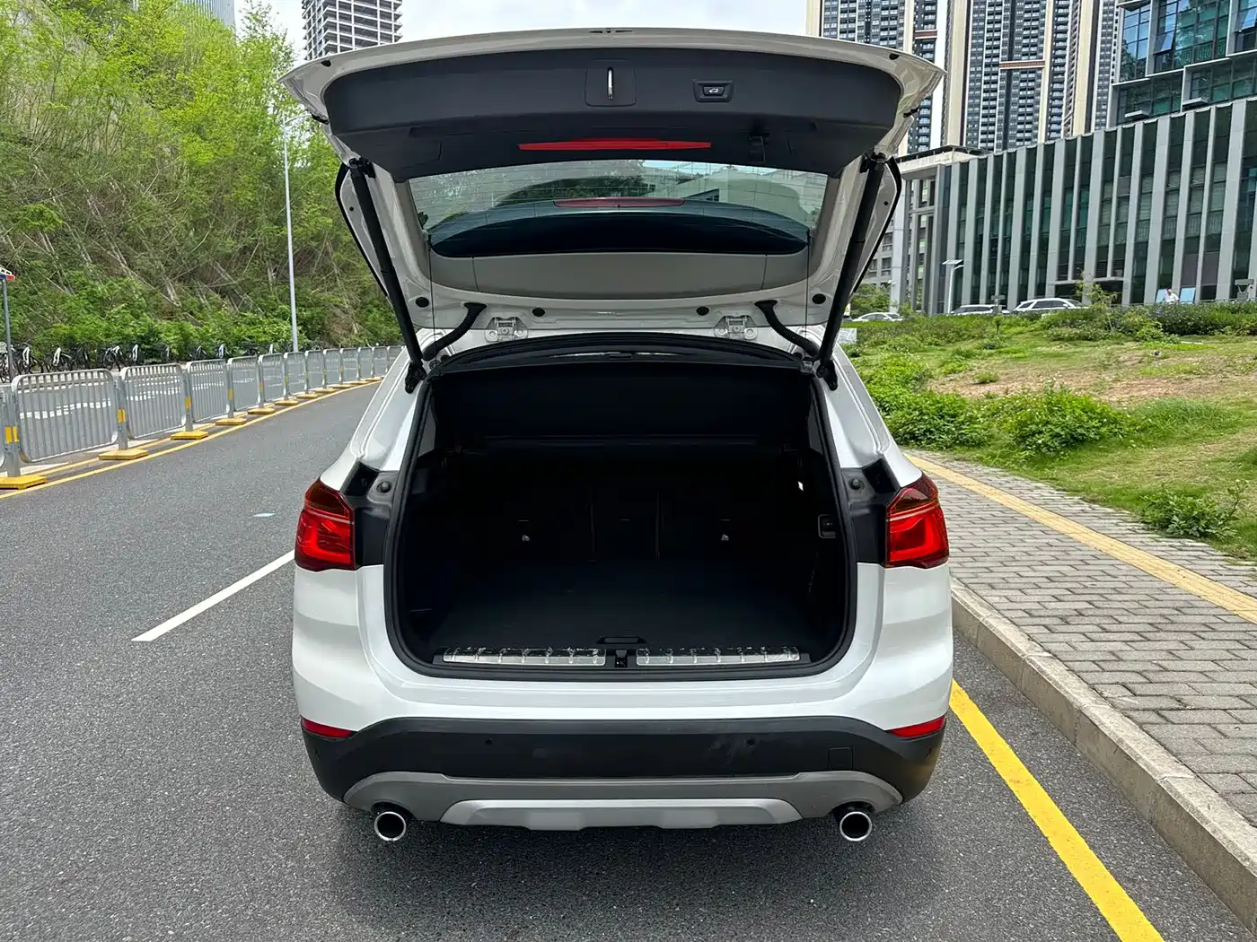 BMW X1 2018 xDrive20Li Premium Model фото 17