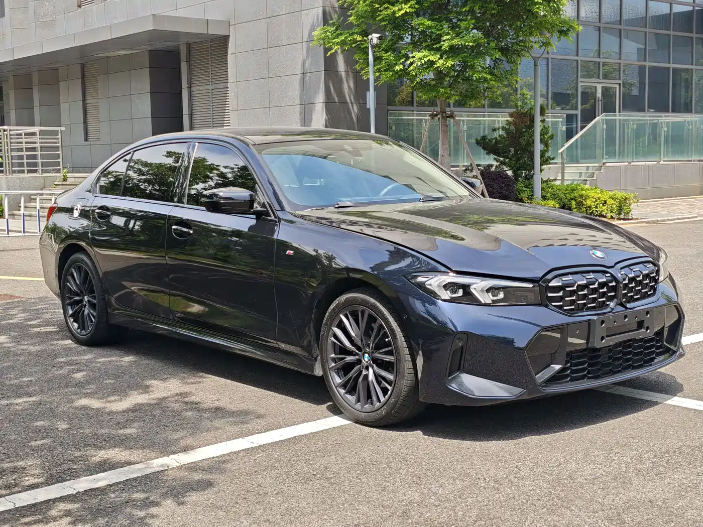 BMW 3 Series 2023 325Li M Sport Black Night Package фото 3
