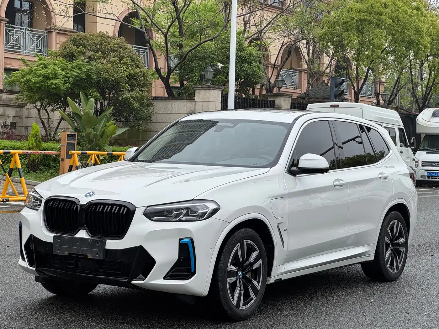 BMW IX3