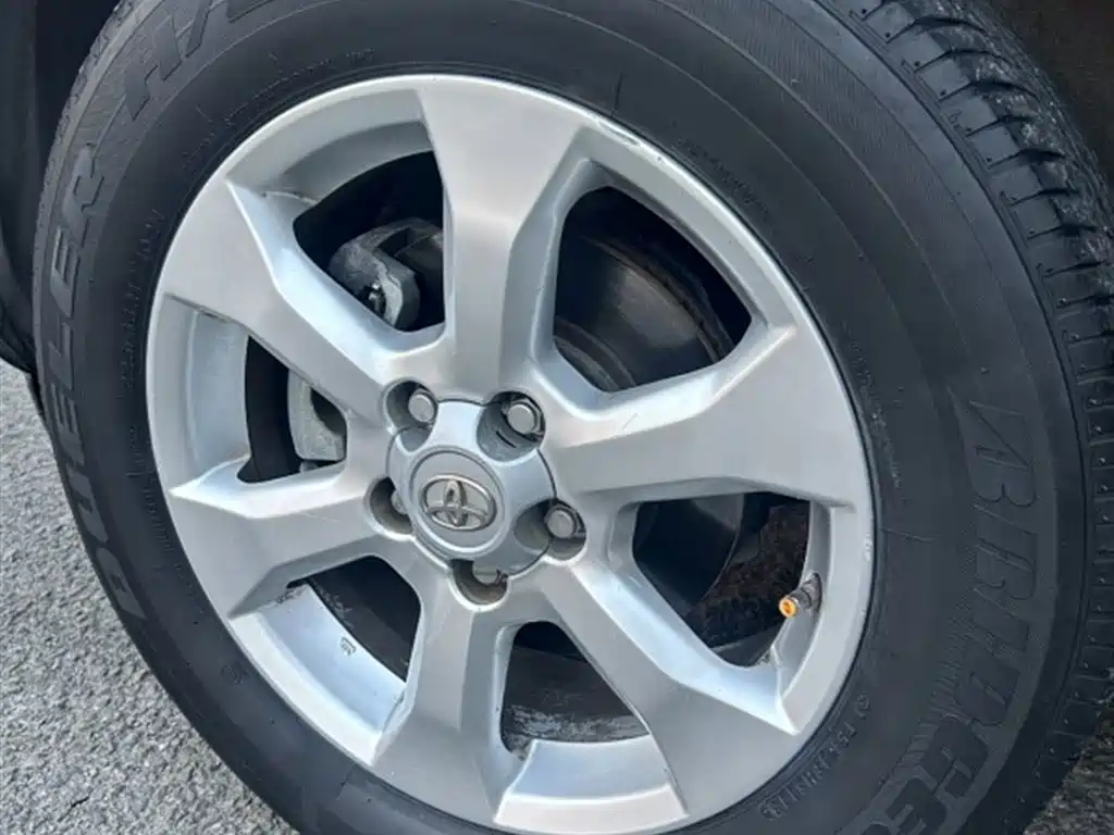 Toyota RAV4 Rongfang 2011 2.0L Automatic Classic Edition фото 13