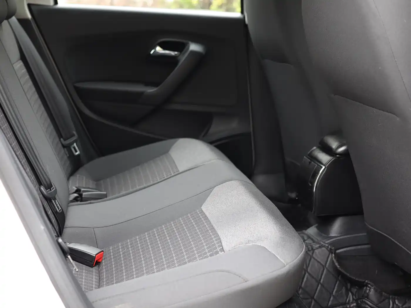 Volkswagen Polo 2016 1.6L Automatic Comfort фото 24