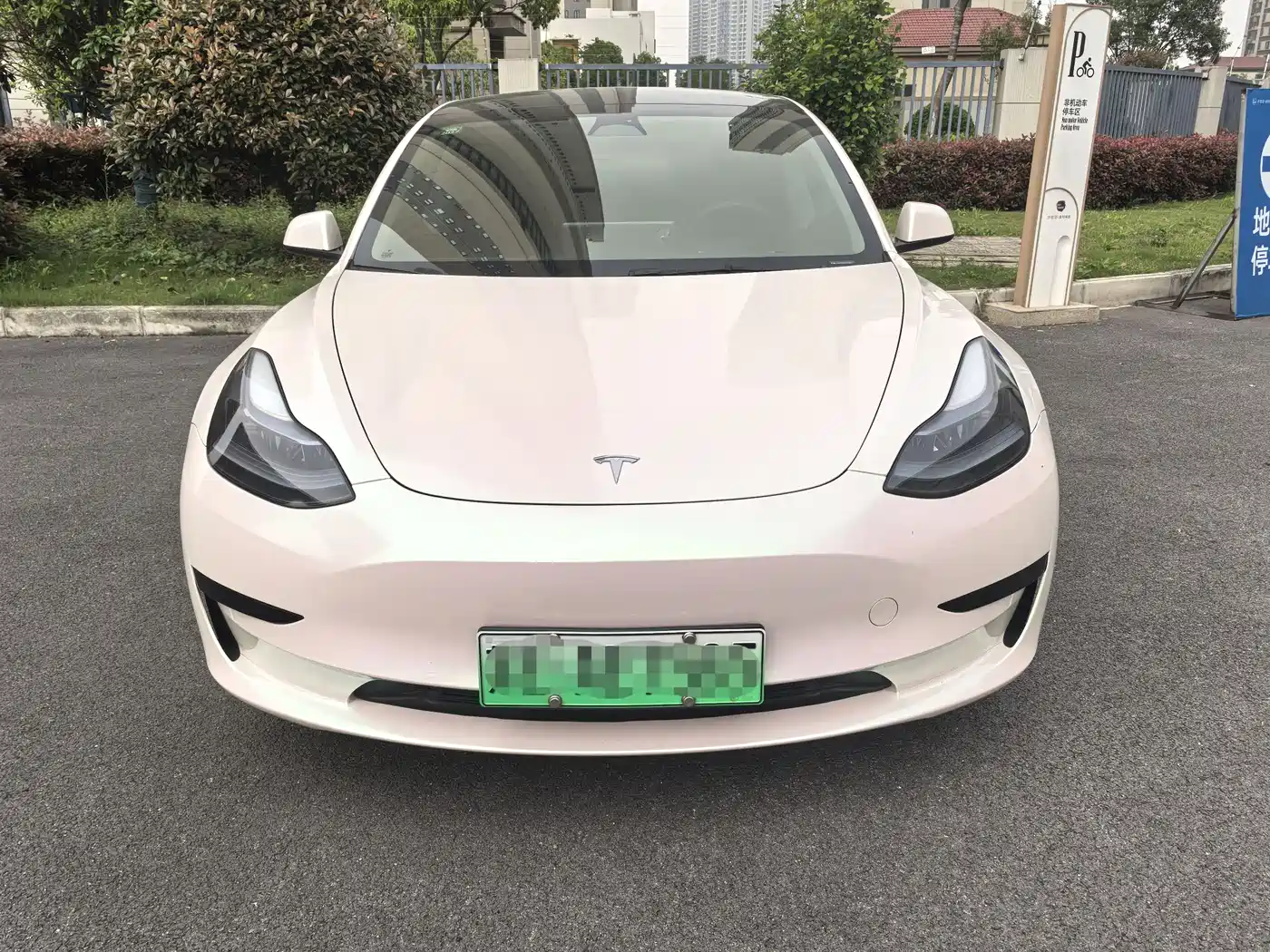 TESLA MODEL 3