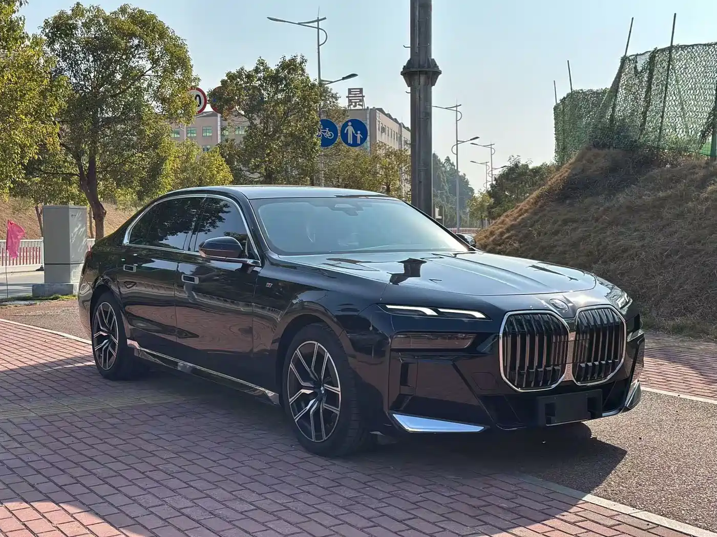 BMW 7 Series 2023 Model 735Li M Sport Package фото 3