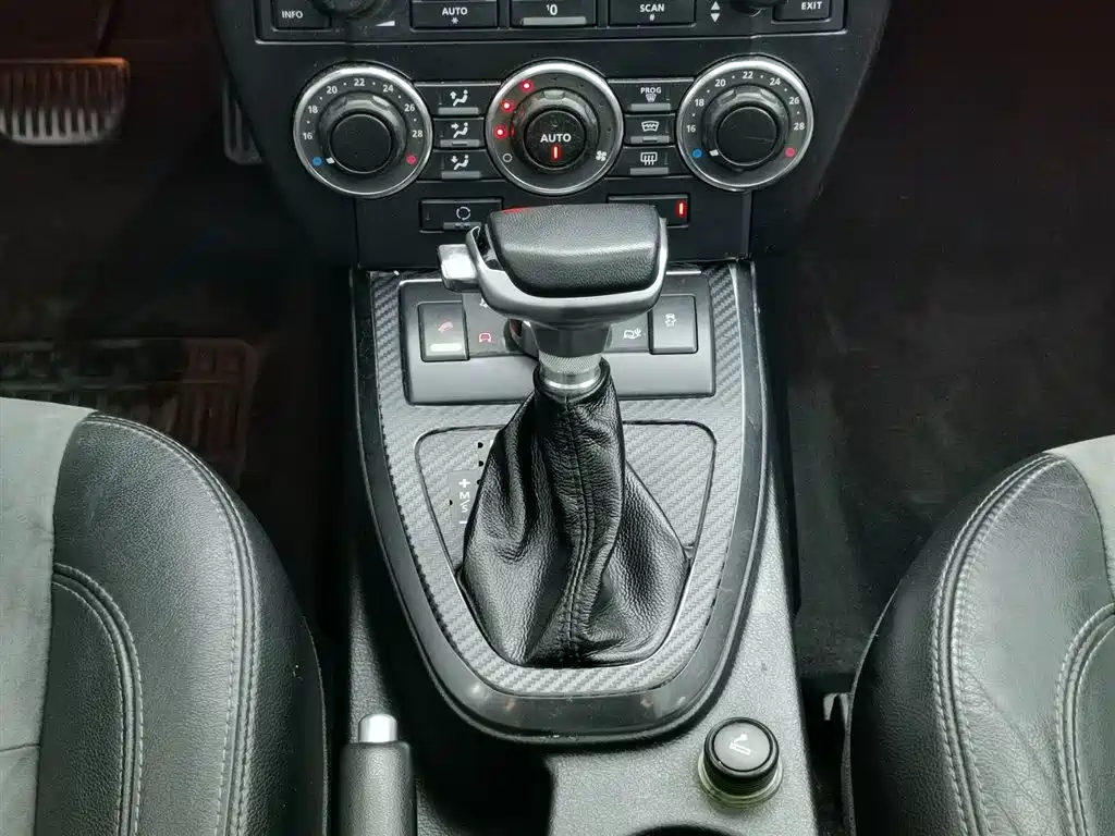 Land Rover Freelander 2 2012 2.0T Si4 SE Petrol фото 14