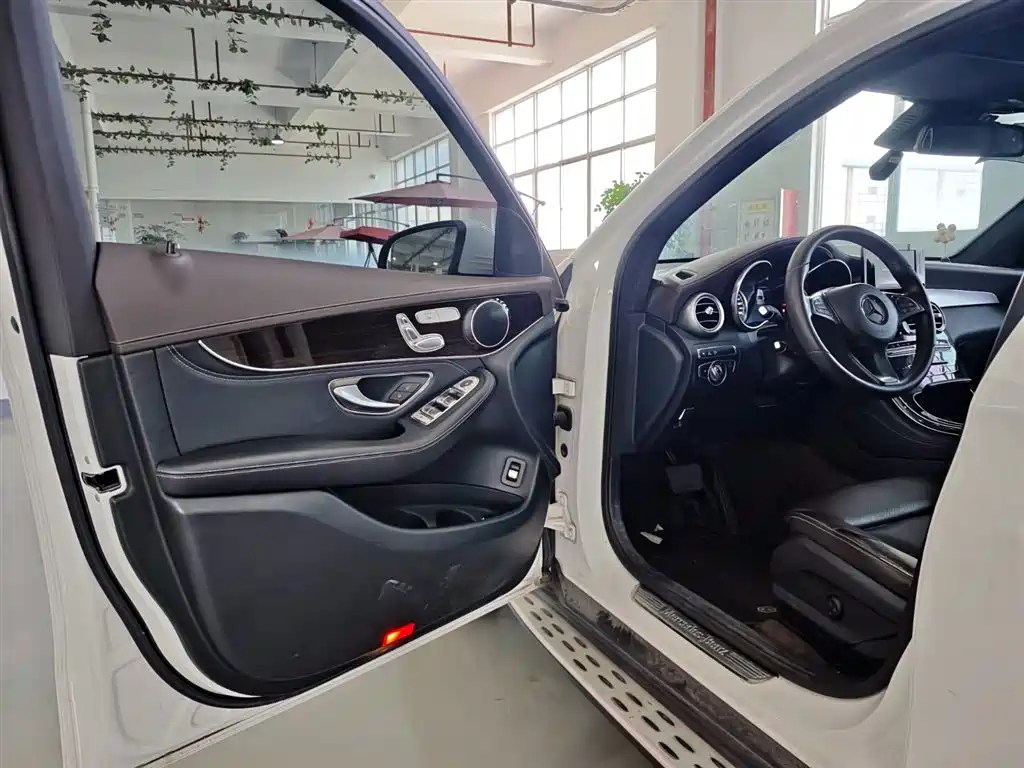 Mercedes-Benz GLC 2018 GLC 260 4MATIC Luxury фото 9