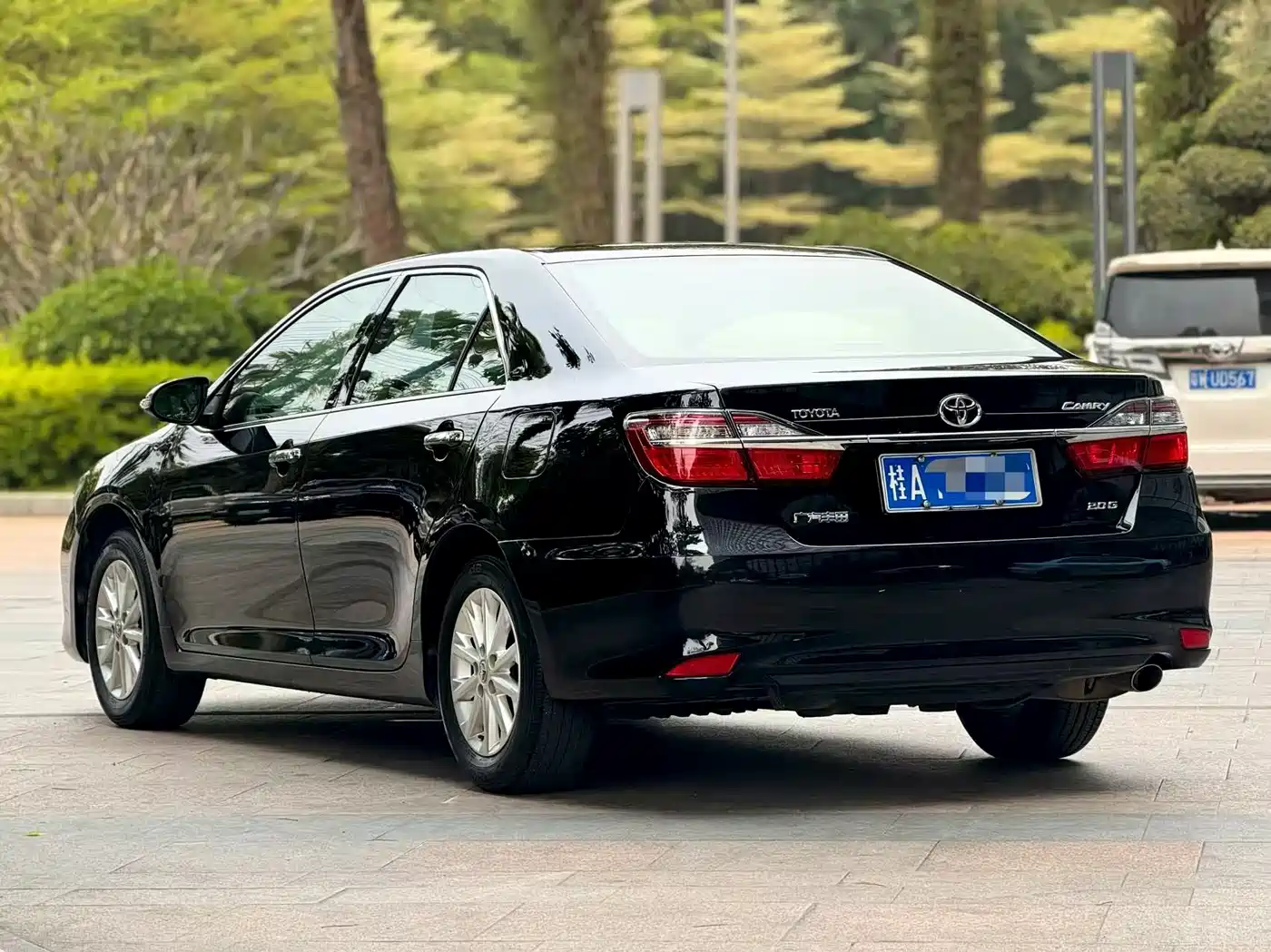 Toyota Camry 2016 2.0G 10th Anniversary Leading Edition фото 4
