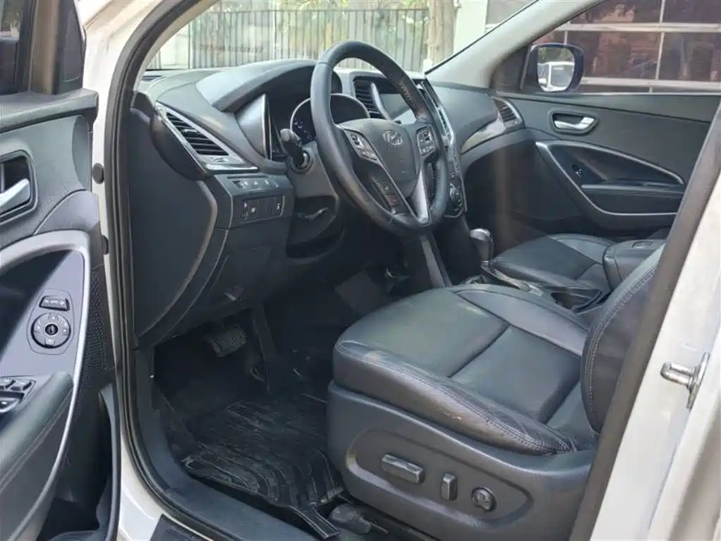 Hyundai Santa Fe 2013 Facelift 2.4L Automatic 4WD Premium фото 7