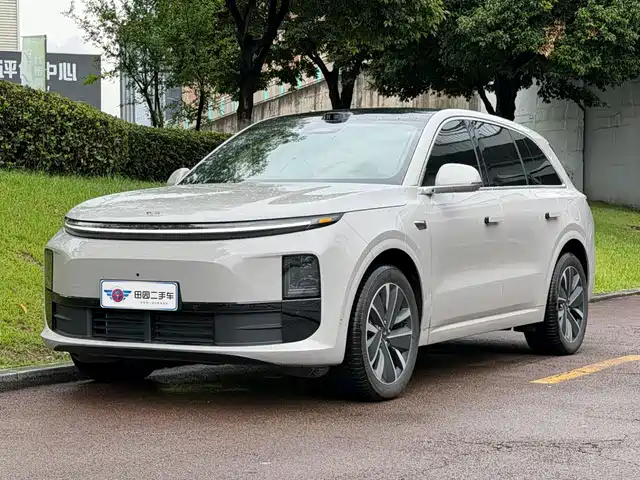 Li Auto L6 2025