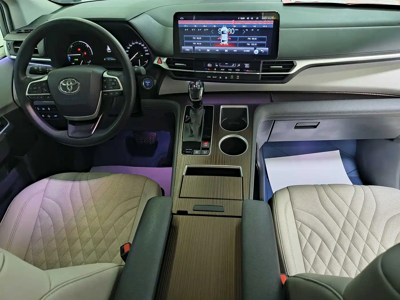 Toyota Granvia 2023 2.5L Hybrid Comfort Edition фото 24