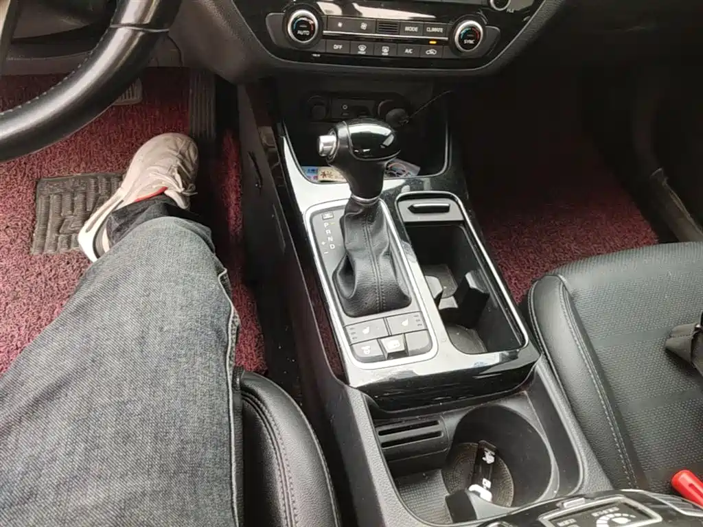 KIA K4