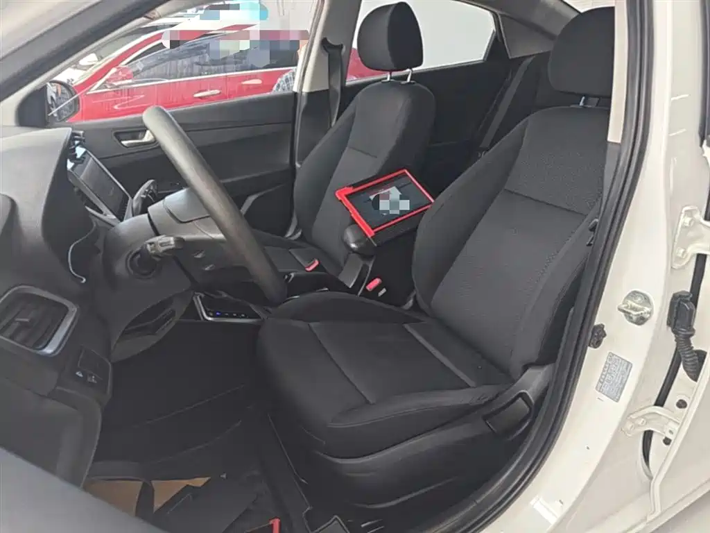 Hyundai Verna 2016 1.4L Automatic Cool Edition GLS фото 15