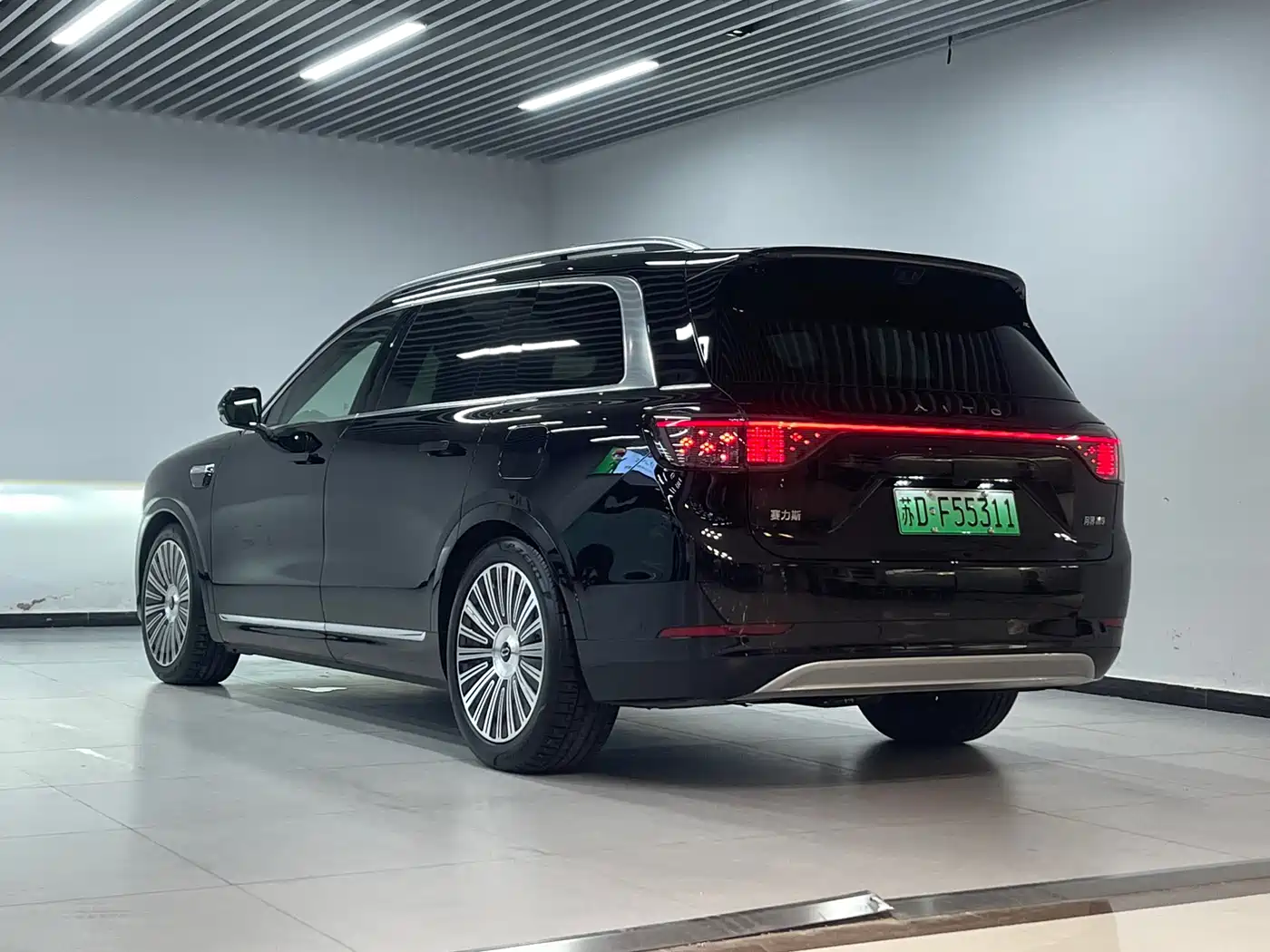 AITO Wenjie AITO M9 2025 Extended Range Ultra 52kWh 5-Seater фото 4
