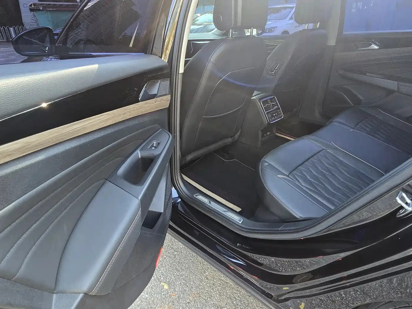 Volkswagen Passat 2021 Model 330TSI Premium Edition фото 6