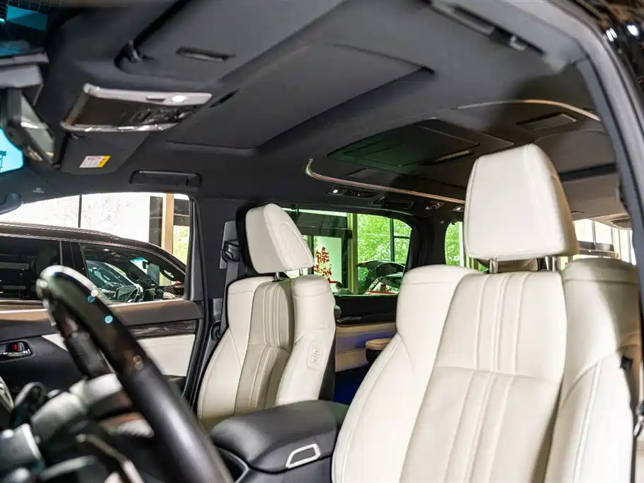 Lexus LM 2020 300h Seven-Seater Elegance Edition фото 8