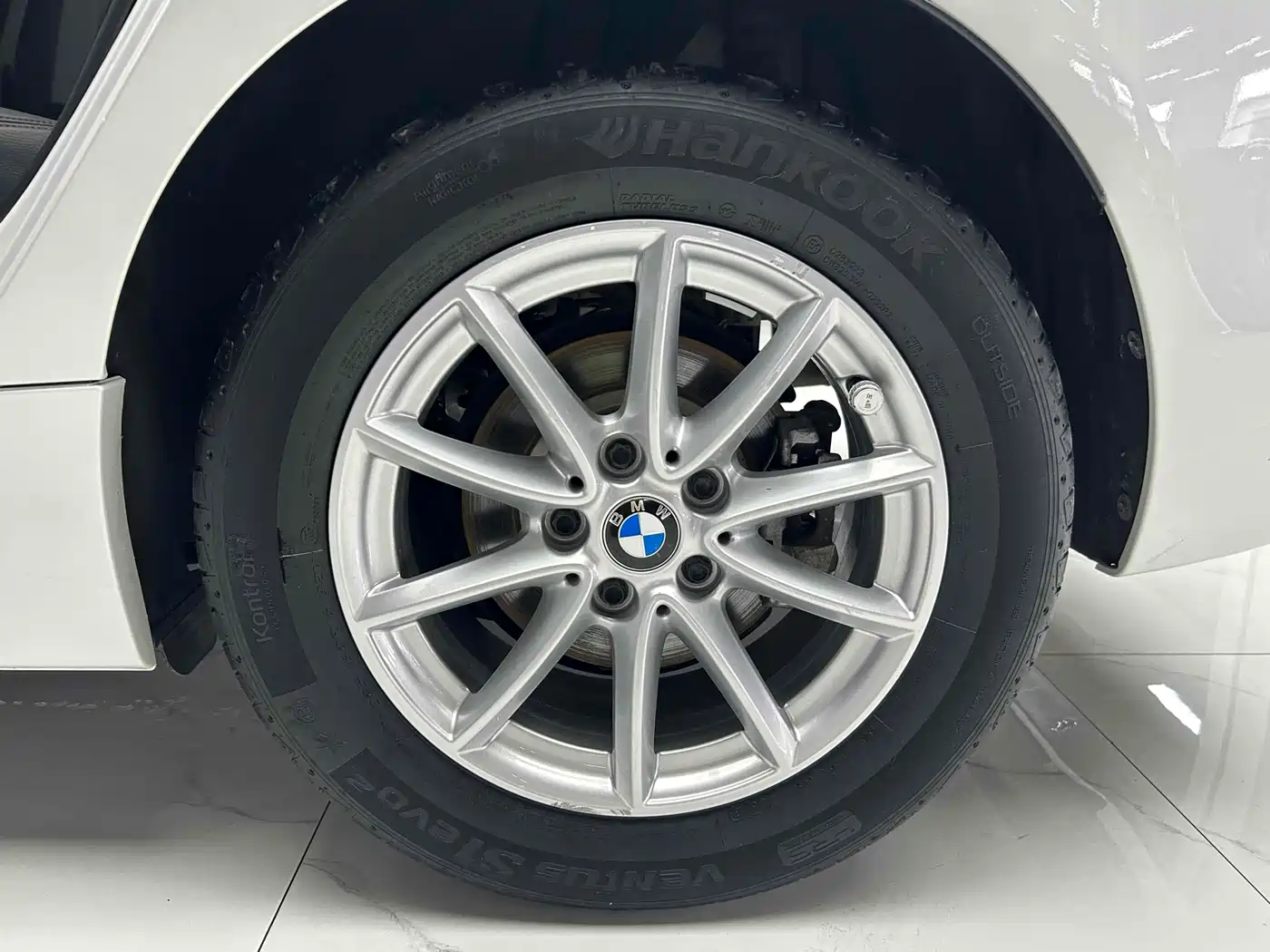 BMW 2 Series Touring 2016 218i Leading фото 8