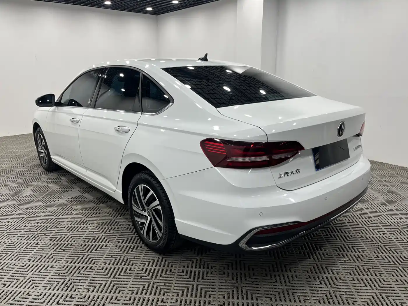 Volkswagen Lavida 2023 1.5L Auto Five Million Edition фото 9