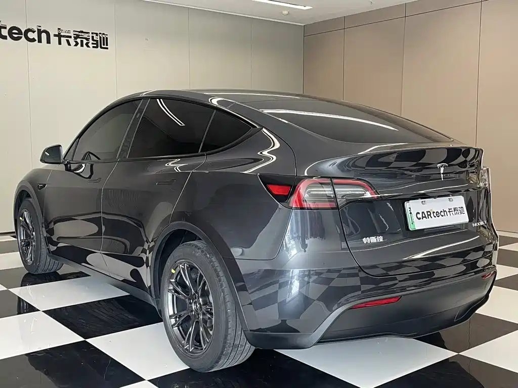 Фото 6 - Tesla Model Y