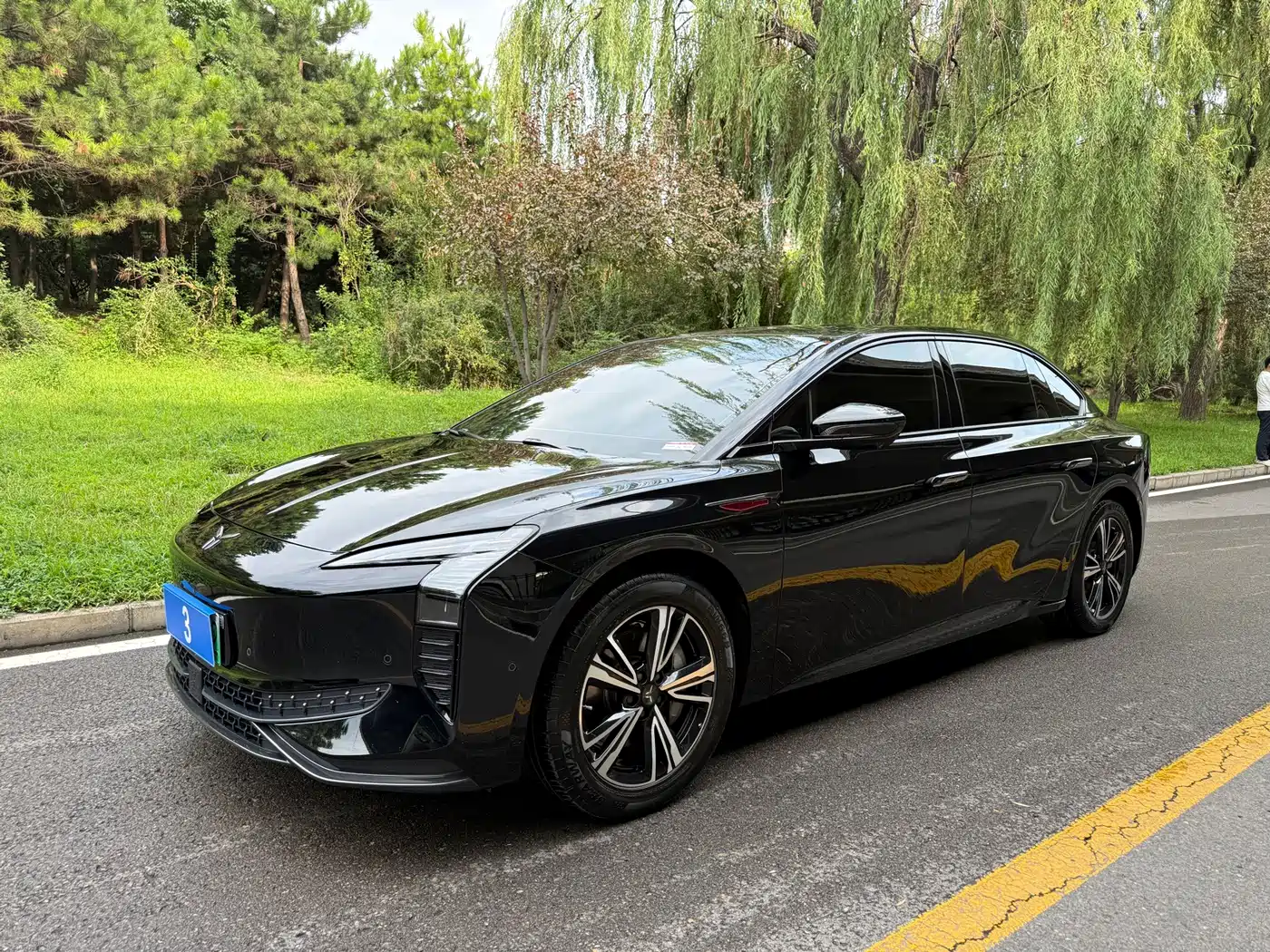 Hongqi EH7