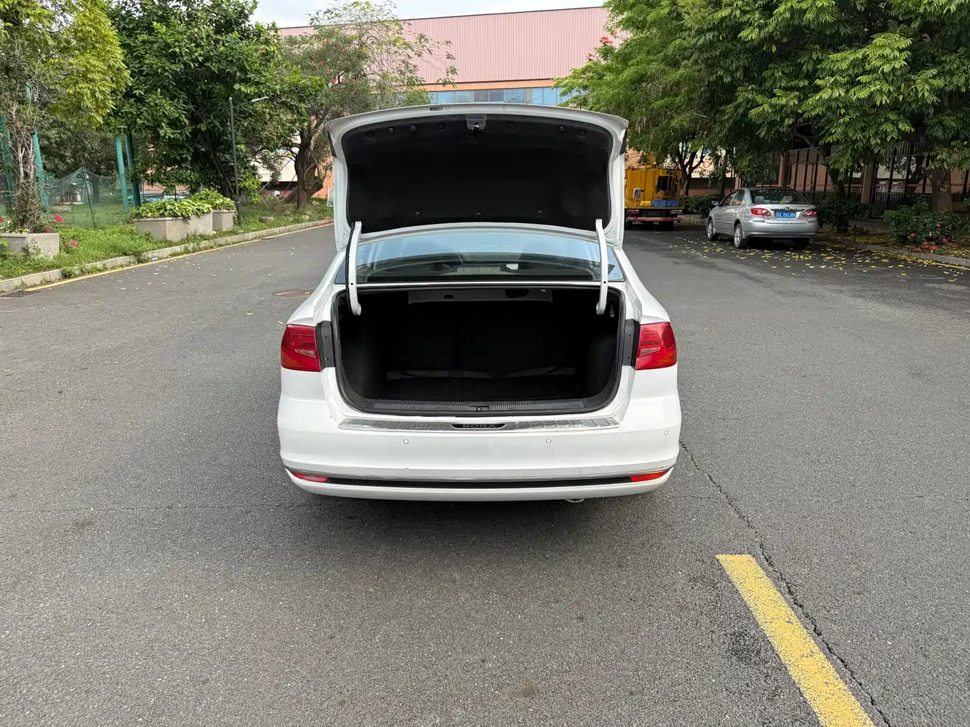 Volkswagen Bora 2018 1.5L Manual Comfort фото 16