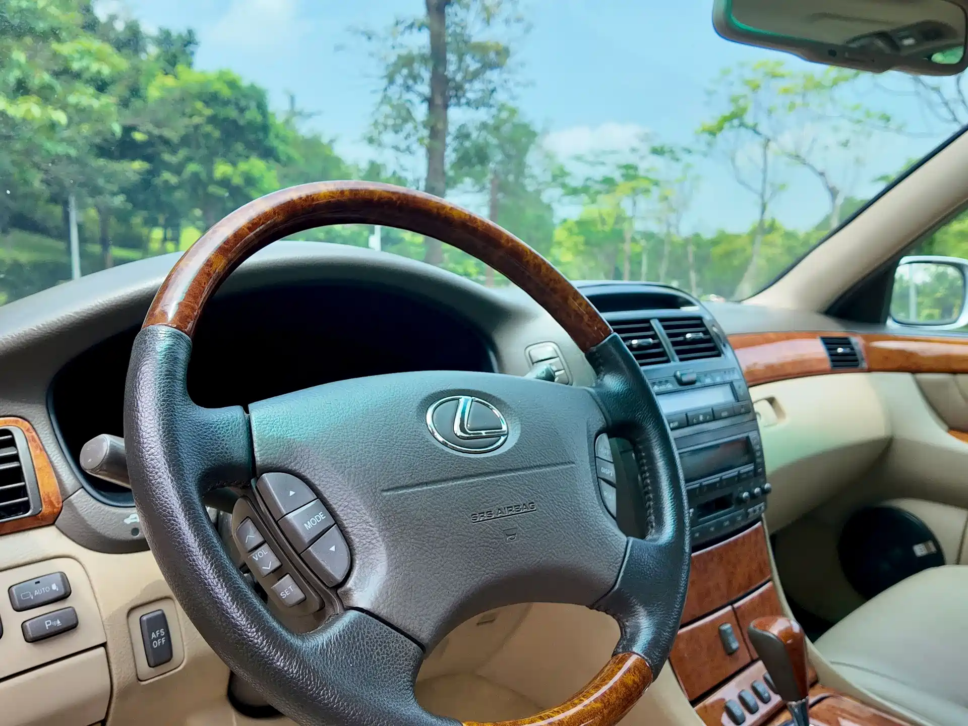 Фото 32 - Lexus LS