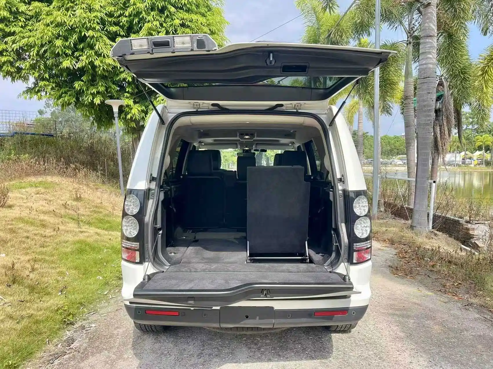 Фото 22 - Land Rover Discovery