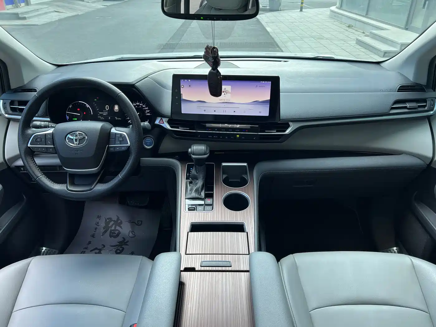 Toyota Sienna фото 15