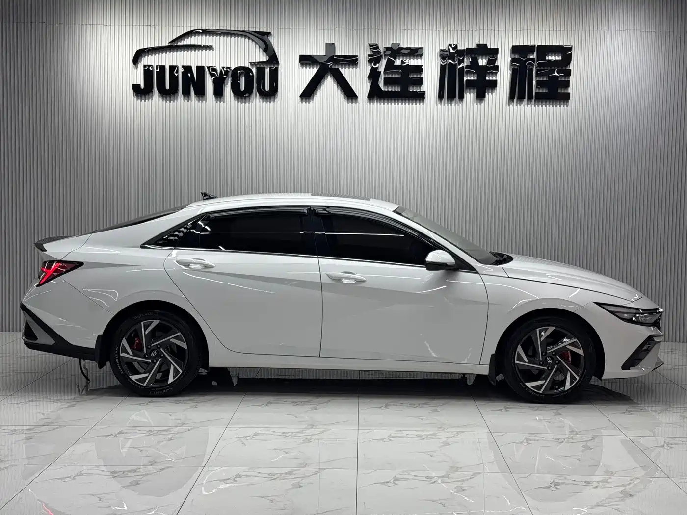 Hyundai Elantra 2023 1.5L CVT GLX Elite Edition фото 4
